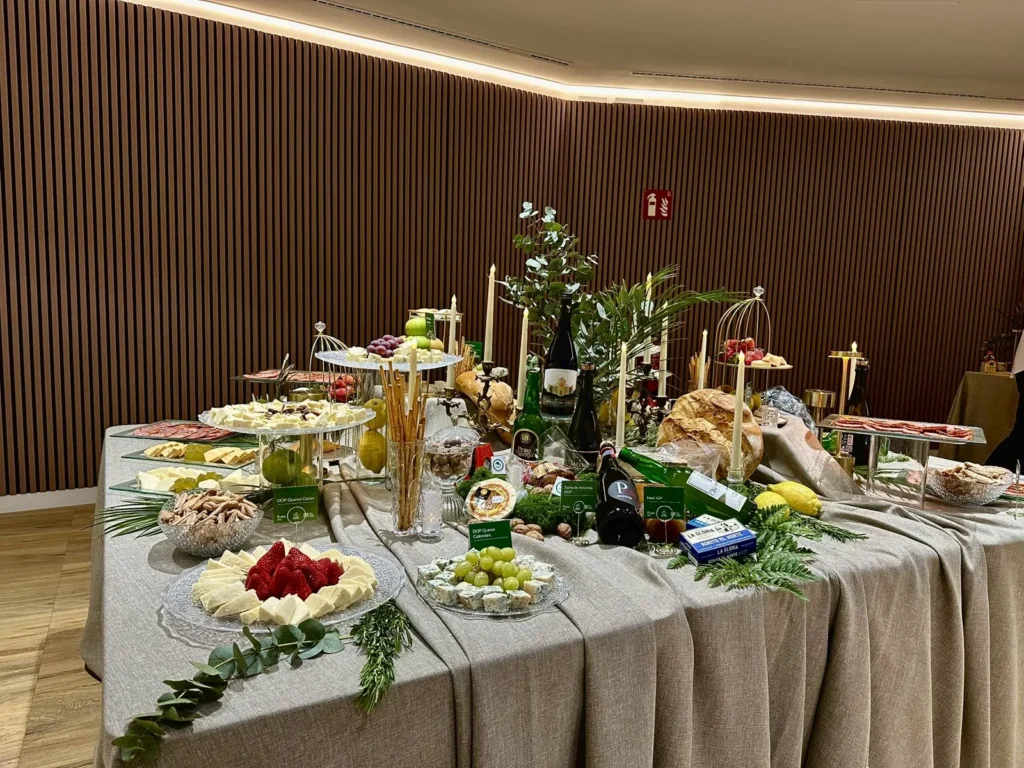 Mesa de buffet de Catering Malena en un evento en Asturias